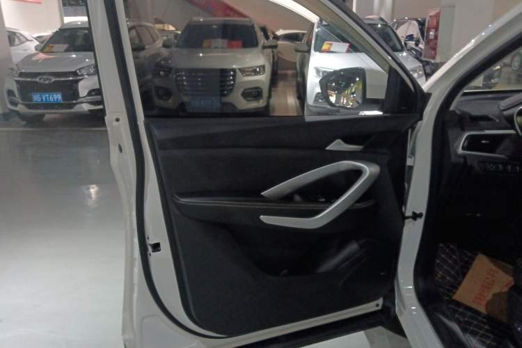 Used Baojun 530 2021 Global Car Anniversary Edition 1.5T CVT Prestige Connected Model 7 Seats Left Front Door Interior