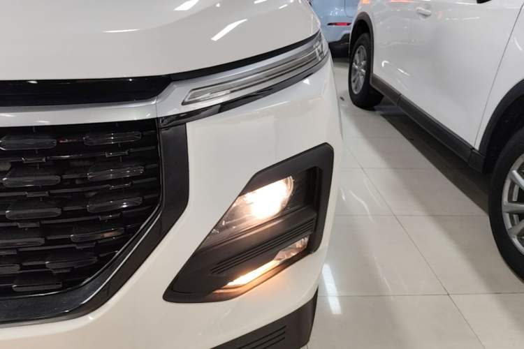 Used Baojun 530 2021 Global Car Anniversary Edition 1.5T CVT Luxury Model 7 Seats Left Front Headlight