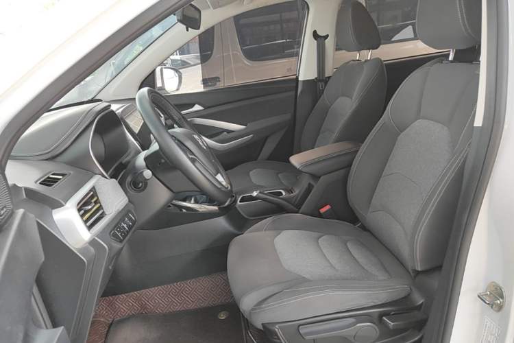 Used Baojun 530 2021 Global Car Anniversary Edition 1.5T Manual Comfort Model 6 Seats Left Front Seat