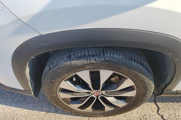 Used Baojun 530 2021 Global Car Anniversary Edition 1.5T CVT Prestige Connected Model 7 Seats Left Front Wheel Hub