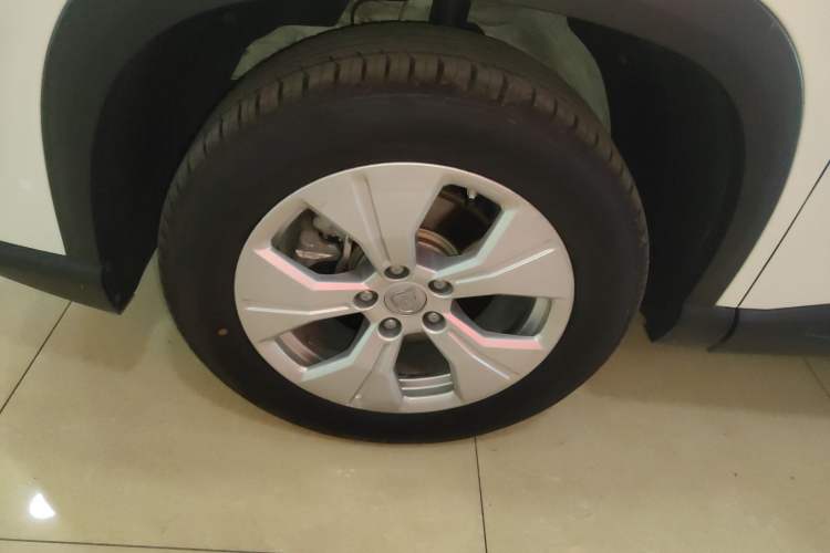 Used Baojun 530 2021 Global Car Anniversary Edition 1.5T Manual Comfort Model 5 Seats Left Front Wheel Hub