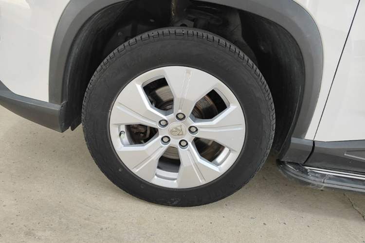 Used Baojun 530 2021 Global Car Anniversary Edition 1.5T Manual Comfort Model 6 Seats Left Front Wheel Hub