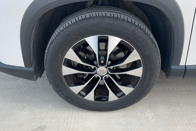 Used Baojun 530 2021 Global Car Anniversary Edition 1.5T CVT Prestige Connected Model 6 Seats Left Front Wheel Hub