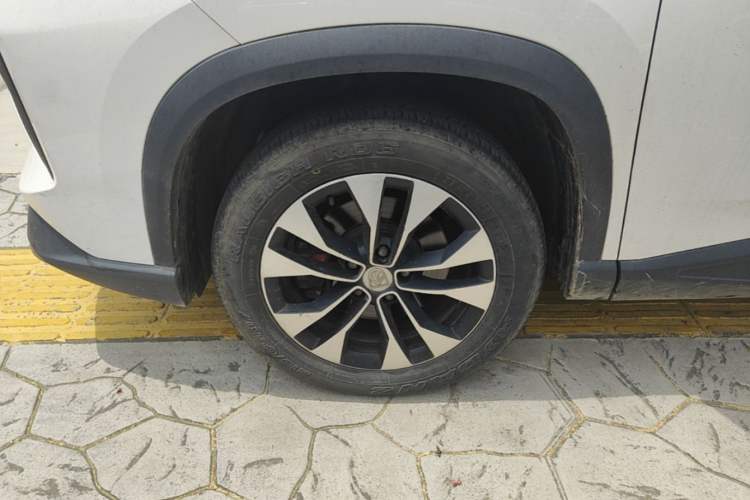 Used Baojun 530 2021 Global Car Anniversary Edition 1.5T CVT Luxury Model 5 Seats Left Front Wheel Hub