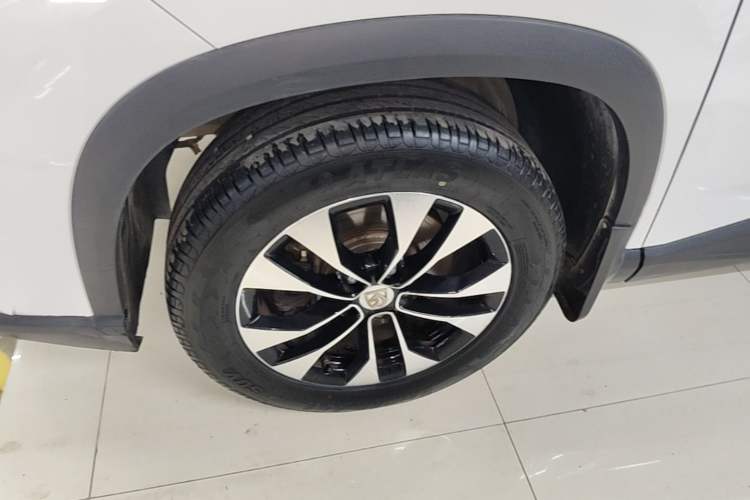 Used Baojun 530 2021 Global Car Anniversary Edition 1.5T Manual Luxury Model 7 Seats Left Front Wheel Hub