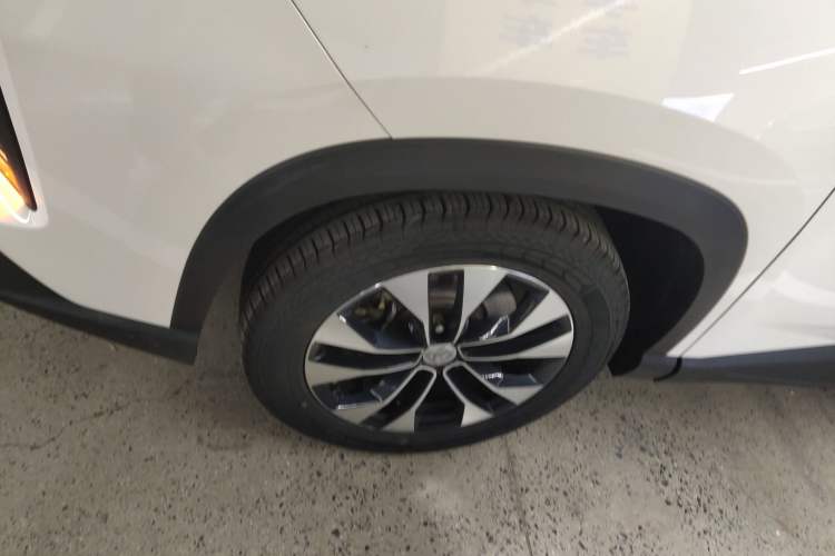 Used Baojun 530 2021 Global Car Anniversary Edition 1.5T CVT Luxury Model 5 Seats Left Front Wheel Hub