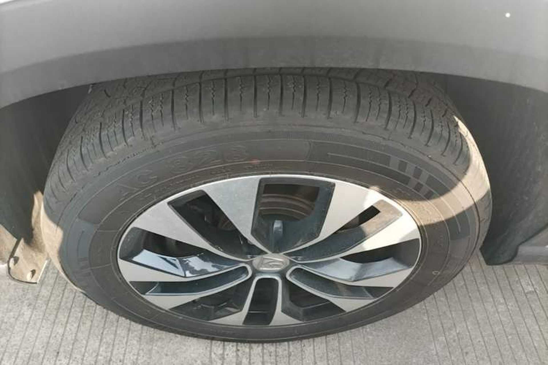 Used Baojun 530 2021 Global Car Anniversary Edition 1.5T CVT Prestige Connected Model 7 Seats Left Front Wheel Hub