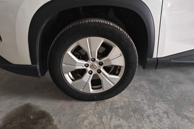 Used Baojun 530 2021 Global Car Anniversary Edition 1.5T Manual Comfort Version 7 Seats Left Front Wheel Hub