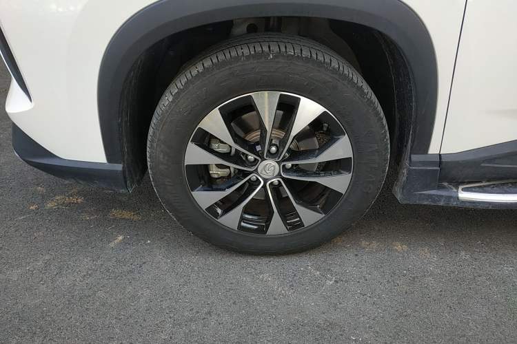 Used Baojun 530 2021 Global Car Anniversary Edition 1.5T CVT Prestige Connected Model 6 Seats Left Front Wheel Hub