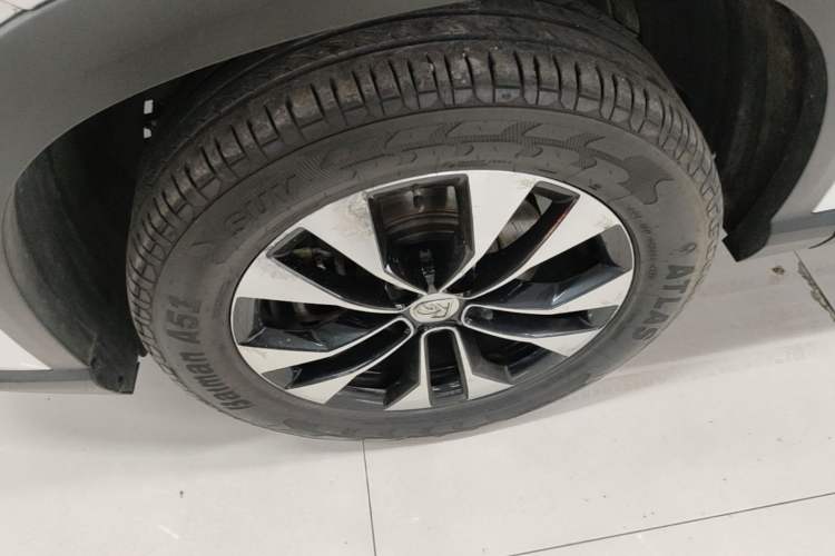 Used Baojun 530 2021 Global Car Anniversary Edition 1.5T CVT Prestige Connected Model 7 Seats Left Front Wheel Hub