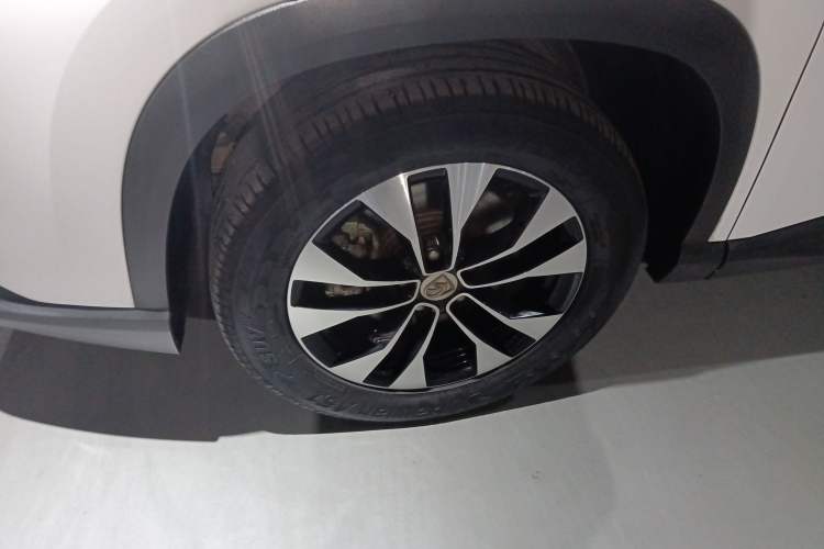 Used Baojun 530 2021 Global Car Anniversary Edition 1.5T CVT Prestige Connected Model 7 Seats Left Front Wheel Hub