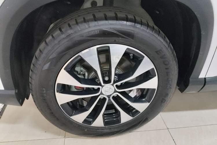 Used Baojun 530 2021 Global Car Anniversary Edition 1.5T CVT Luxury Model 7 Seats Left Front Wheel Hub