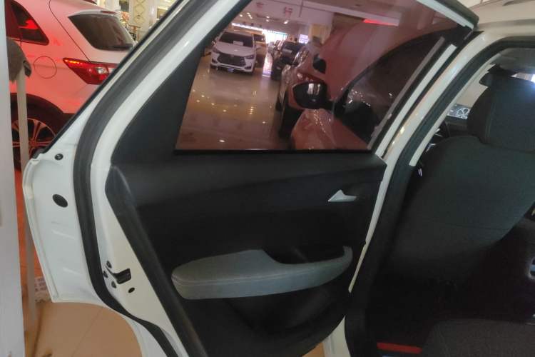 Used Baojun 530 2021 Global Car Anniversary Edition 1.5T Manual Comfort Model 5 Seats Left Rear Door Interior