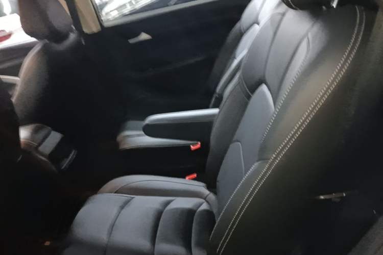Used Baojun 530 2021 Global Car Anniversary Edition 1.5T CVT Luxury Model 6 Seats Left Rear Seat