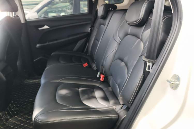 Used Baojun 530 2021 Global Car Anniversary Edition 1.5T CVT Luxury Model 7 Seats Left Rear Seat