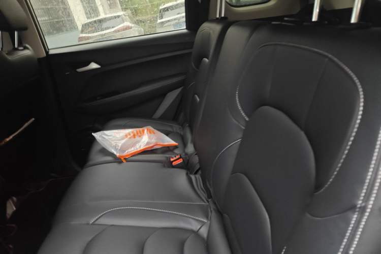 Used Baojun 530 2021 Global Car Anniversary Edition 1.5T Manual Luxury Model 7 Seats Left Rear Seat