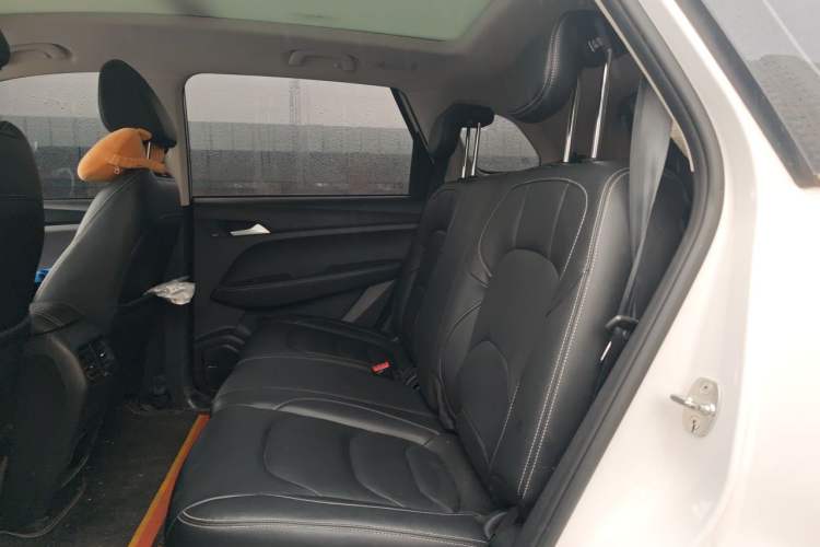 Used Baojun 530 2021 Global Car Anniversary Edition 1.5T CVT Prestige Connected Model 7 Seats Left Rear Seat