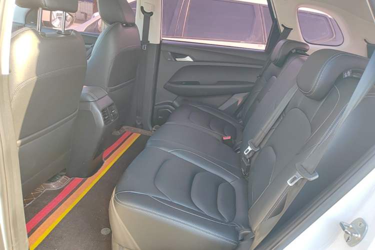 Used Baojun 530 2021 Global Car Anniversary Edition 1.5T CVT Prestige Connected Model 7 Seats Left Rear Seat