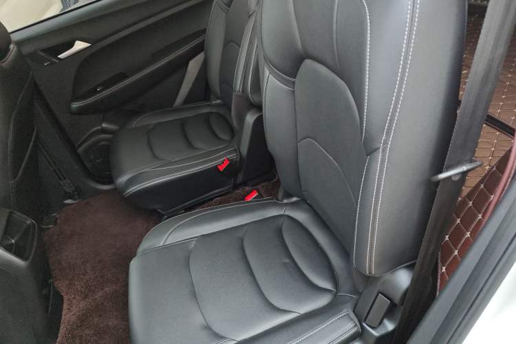 Used Baojun 530 2021 Global Car Anniversary Edition 1.5T Manual Luxury Model 6 Seats Left Rear Seat