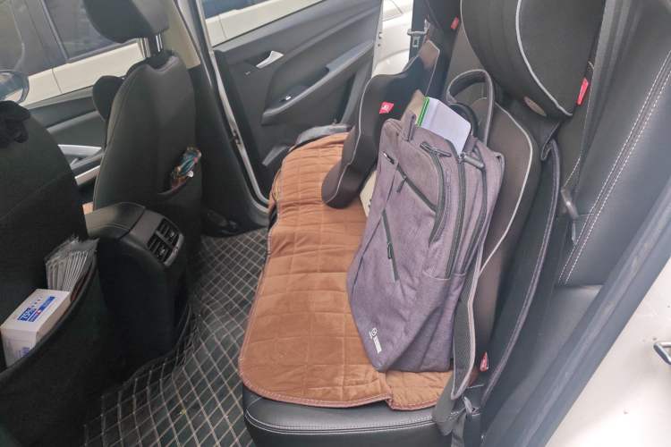 Used Baojun 530 2021 Global Car Anniversary Edition 1.5T CVT Prestige Connected Model 5 Seats Left Rear Seat