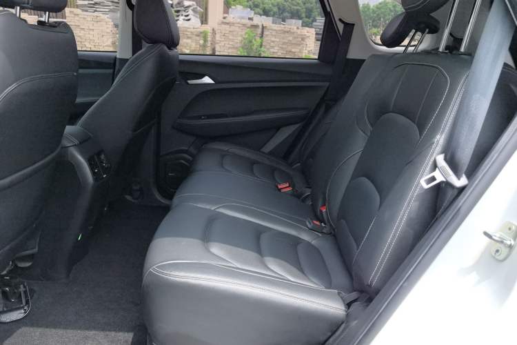 Used Baojun 530 2021 Global Car Anniversary Edition 1.5T CVT Prestige Connected Model 7 Seats Left Rear Seat