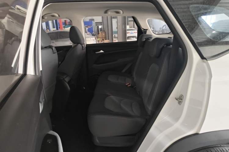 Used Baojun 530 2021 Global Car Anniversary Edition 1.5T Manual Comfort Version 7 Seats Left Rear Seat