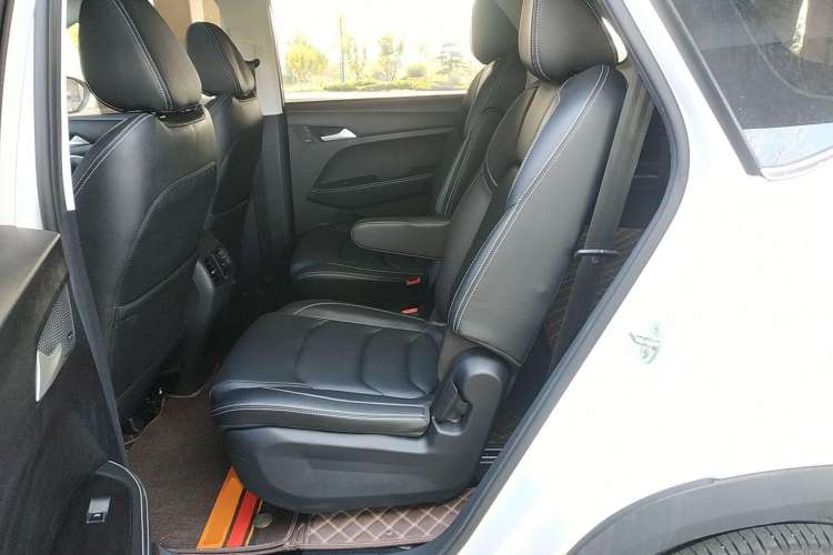 Used Baojun 530 2021 Global Car Anniversary Edition 1.5T CVT Prestige Connected Model 6 Seats Left Rear Seat