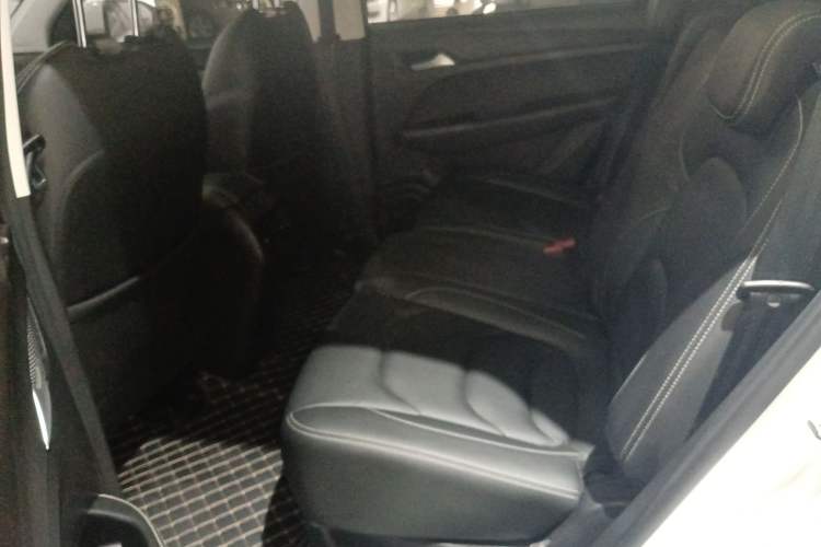 Used Baojun 530 2021 Global Car Anniversary Edition 1.5T CVT Prestige Connected Model 7 Seats Left Rear Seat