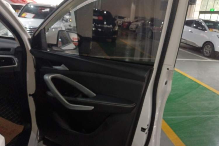 Used Baojun 530 2021 Global Car Anniversary Edition 1.5T CVT Prestige Connected Model 7 Seats Right Front Door Interior