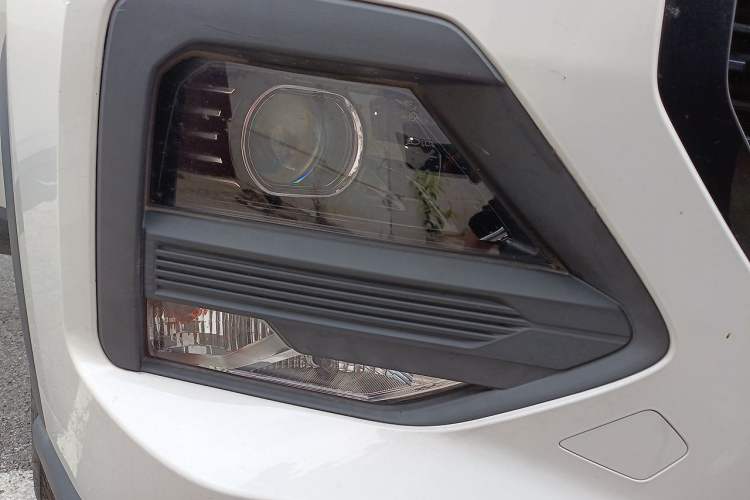 Used Baojun 530 2021 Global Car Anniversary Edition 1.5T CVT Luxury Model 7 Seats Right Front Headlight