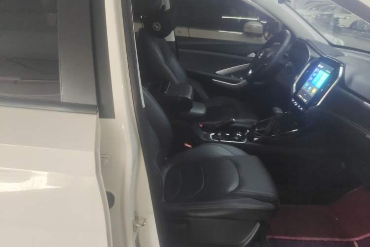Used Baojun 530 2021 Global Car Anniversary Edition 1.5T CVT Luxury Model 7 Seats Right Front Seat