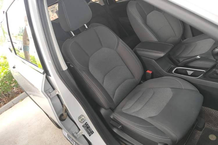 Used Baojun 530 2021 Global Car Anniversary Edition 1.5T Manual Comfort Model 6 Seats Right Front Seat