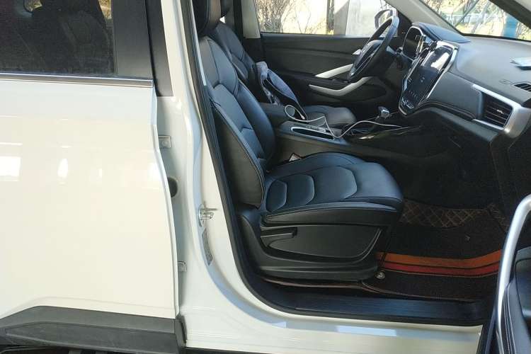 Used Baojun 530 2021 Global Car Anniversary Edition 1.5T CVT Prestige Connected Model 6 Seats Right Front Seat