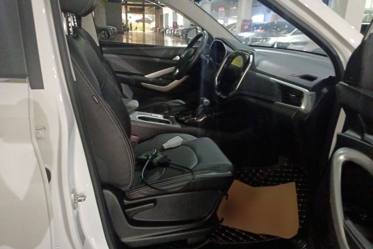 Used Baojun 530 2021 Global Car Anniversary Edition 1.5T CVT Prestige Connected Model 7 Seats Right Front Seat