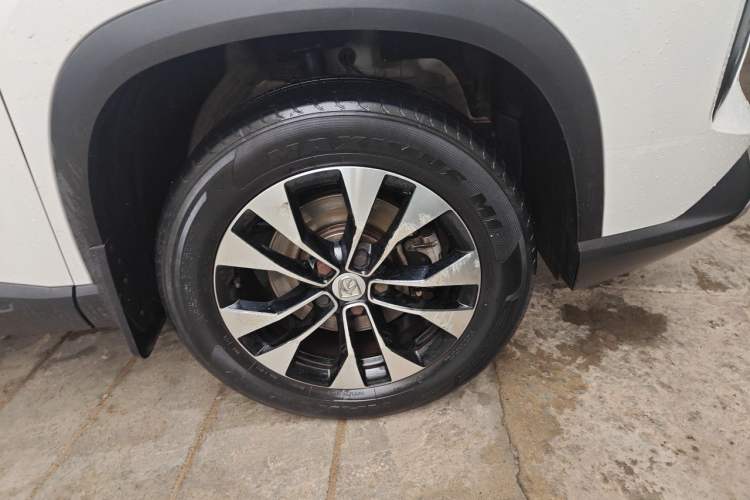 Used Baojun 530 2021 Global Car Anniversary Edition 1.5T Manual Luxury Model 7 Seats Right Front Wheel Hub