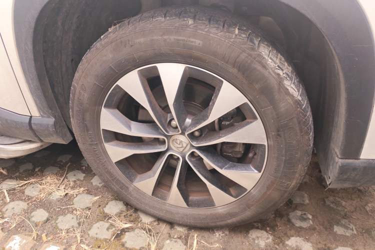 Used Baojun 530 2021 Global Car Anniversary Edition 1.5T CVT Prestige Connected Model 5 Seats Right Front Wheel Hub
