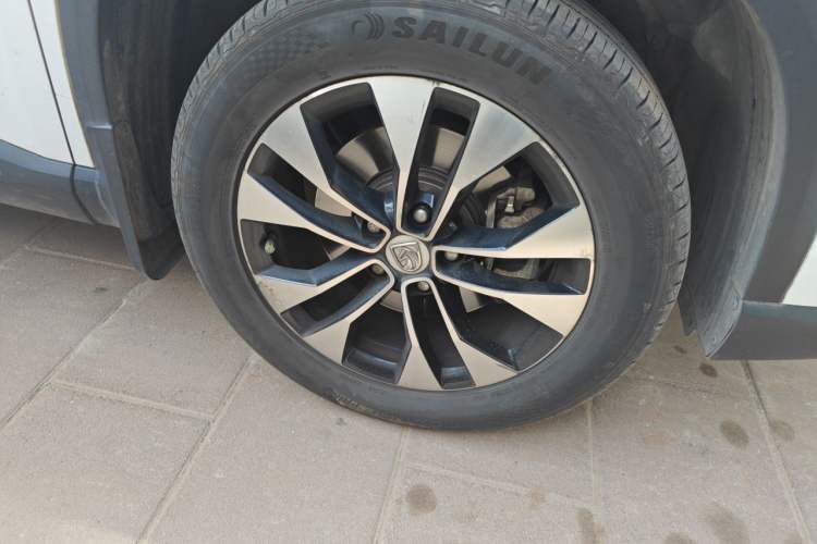 Used Baojun 530 2021 Global Car Anniversary Edition 1.5T Manual Luxury Model 7 Seats Right Front Wheel Hub
