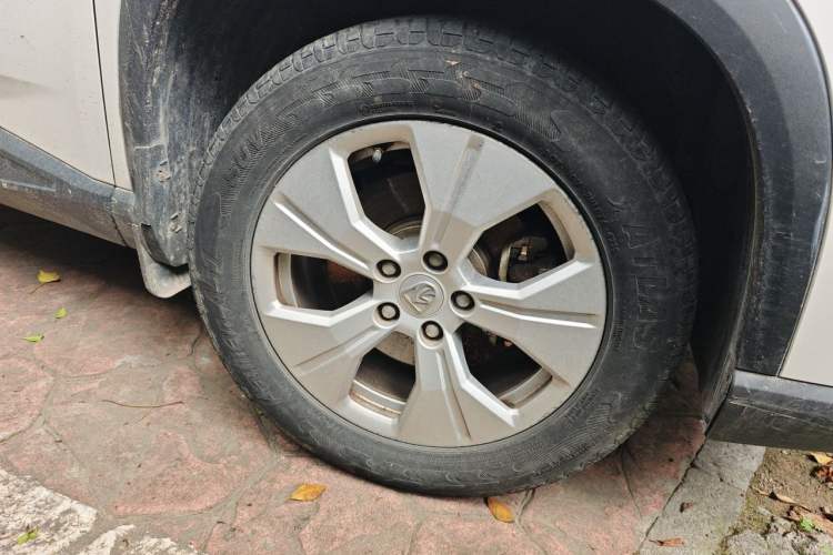Used Baojun 530 2021 Global Car Anniversary Edition 1.5T Manual Comfort Model 6 Seats Right Front Wheel Hub