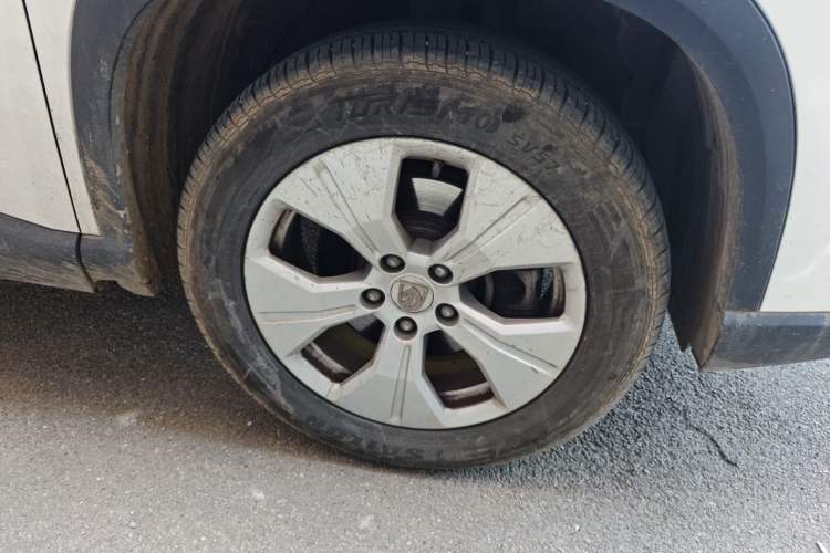 Used Baojun 530 2021 Global Car Anniversary Edition 1.5T Manual Comfort Version 7 Seats Right Front Wheel Hub