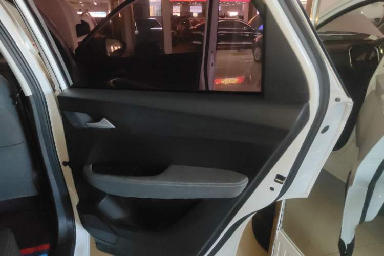 Used Baojun 530 2021 Global Car Anniversary Edition 1.5T Manual Comfort Model 5 Seats Right Rear Door Interior