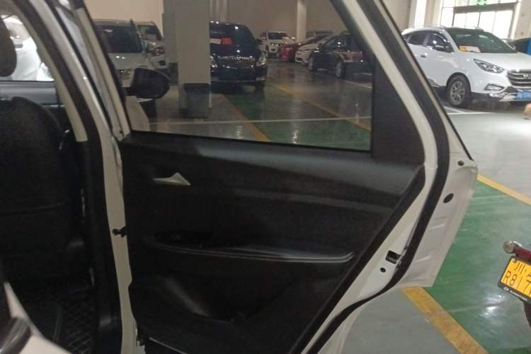 Used Baojun 530 2021 Global Car Anniversary Edition 1.5T CVT Prestige Connected Model 7 Seats Right Rear Door Interior