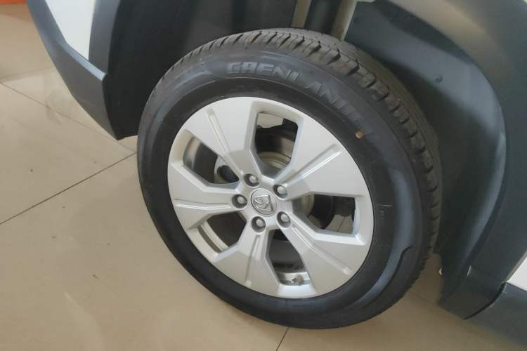 Used Baojun 530 2021 Global Car Anniversary Edition 1.5T Manual Comfort Model 5 Seats Right Rear Wheel Hub