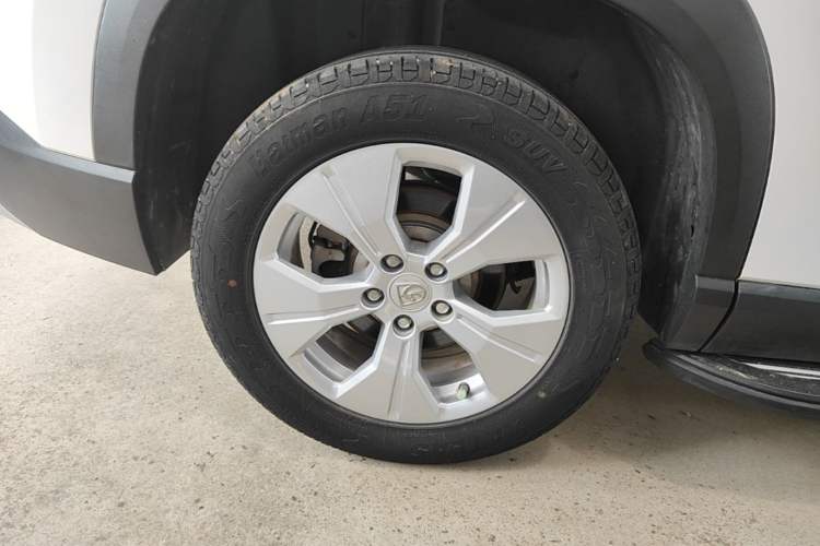 Used Baojun 530 2021 Global Car Anniversary Edition 1.5T Manual Comfort Model 6 Seats Right Rear Wheel Hub