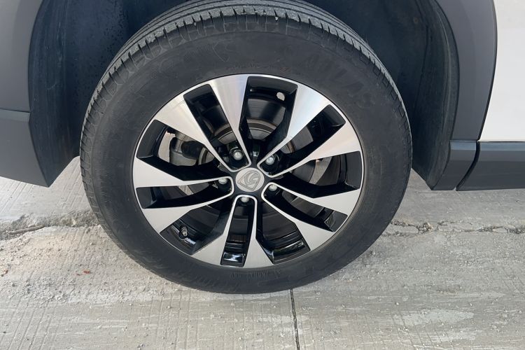 Used Baojun 530 2021 Global Car Anniversary Edition 1.5T CVT Prestige Connected Model 6 Seats Right Rear Wheel Hub