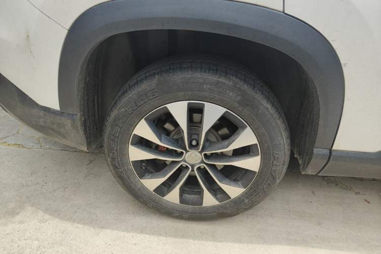 Used Baojun 530 2021 Global Car Anniversary Edition 1.5T CVT Luxury Model 5 Seats Right Rear Wheel Hub