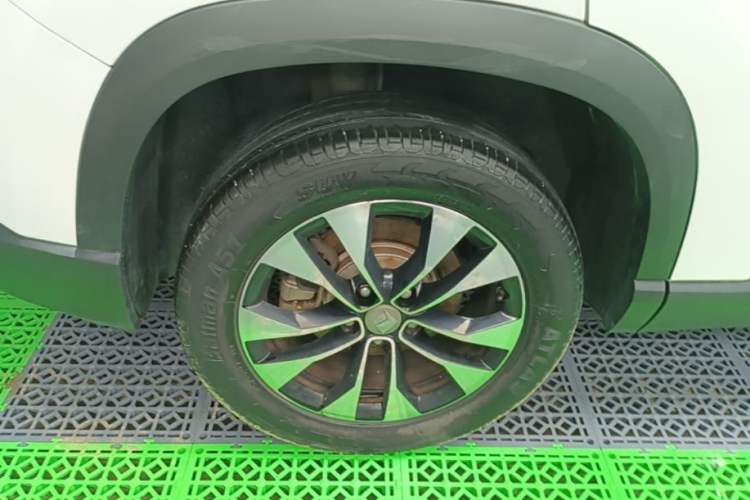 Used Baojun 530 2021 Global Car Anniversary Edition 1.5T CVT Prestige Connected Model 7 Seats Right Rear Wheel Hub