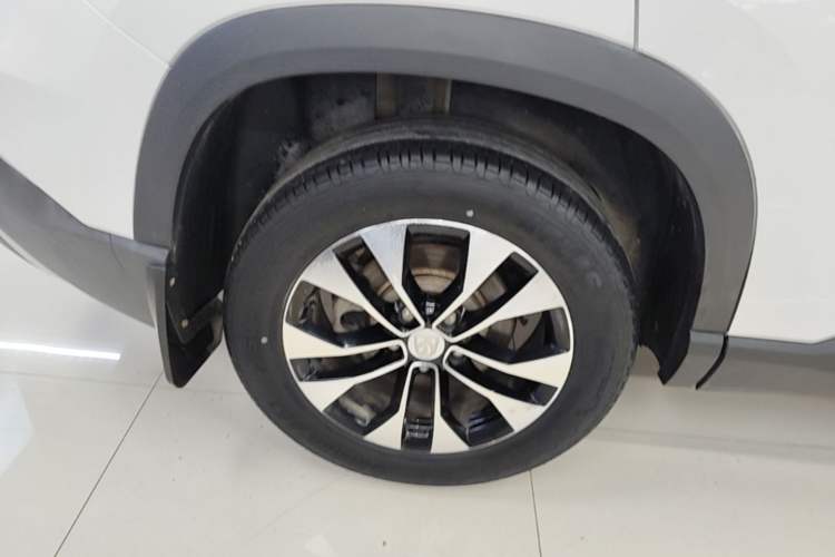Used Baojun 530 2021 Global Car Anniversary Edition 1.5T Manual Luxury Model 7 Seats Right Rear Wheel Hub
