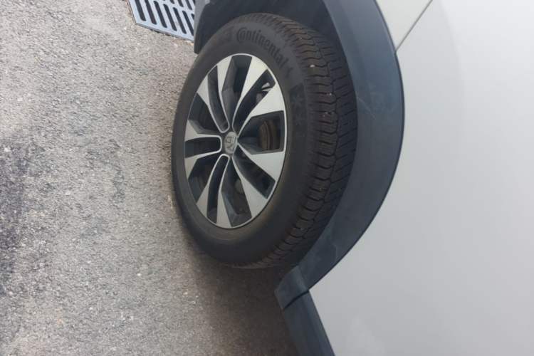 Used Baojun 530 2021 Global Car Anniversary Edition 1.5T CVT Luxury Model 5 Seats Right Rear Wheel Hub