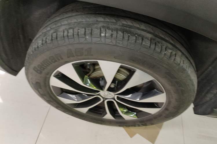 Used Baojun 530 2021 Global Car Anniversary Edition 1.5T CVT Prestige Connected Model 7 Seats Right Rear Wheel Hub