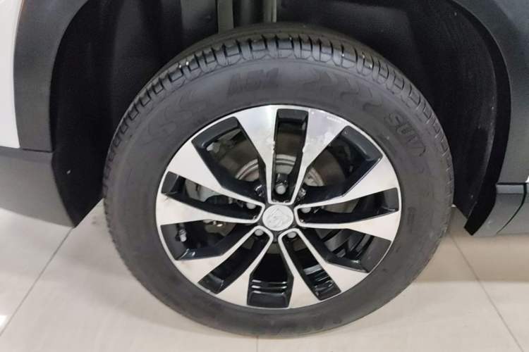 Used Baojun 530 2021 Global Car Anniversary Edition 1.5T CVT Luxury Model 7 Seats Right Rear Wheel Hub